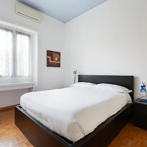 https://cozy-apt-with-balcony-mm2-santagostino.italymilanhotels.net